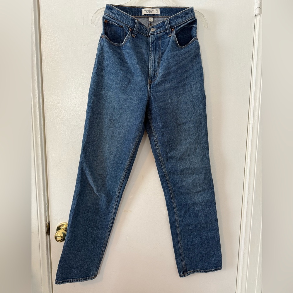 Abercrombie & Fitch Ultra High Rise 90s Straight Blue Jeans. Curve Love